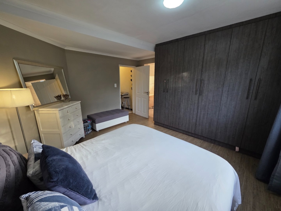 4 Bedroom Property for Sale in Pentagon Park Free State